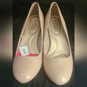 11W beige heels